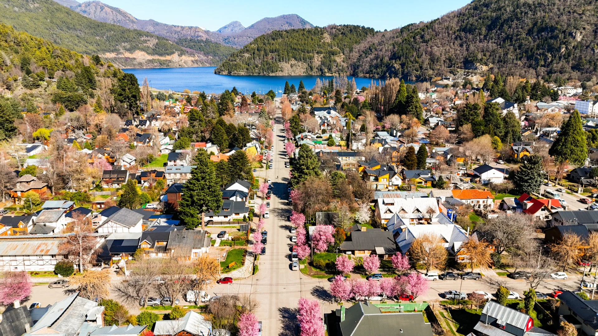 El pueblo y el lago