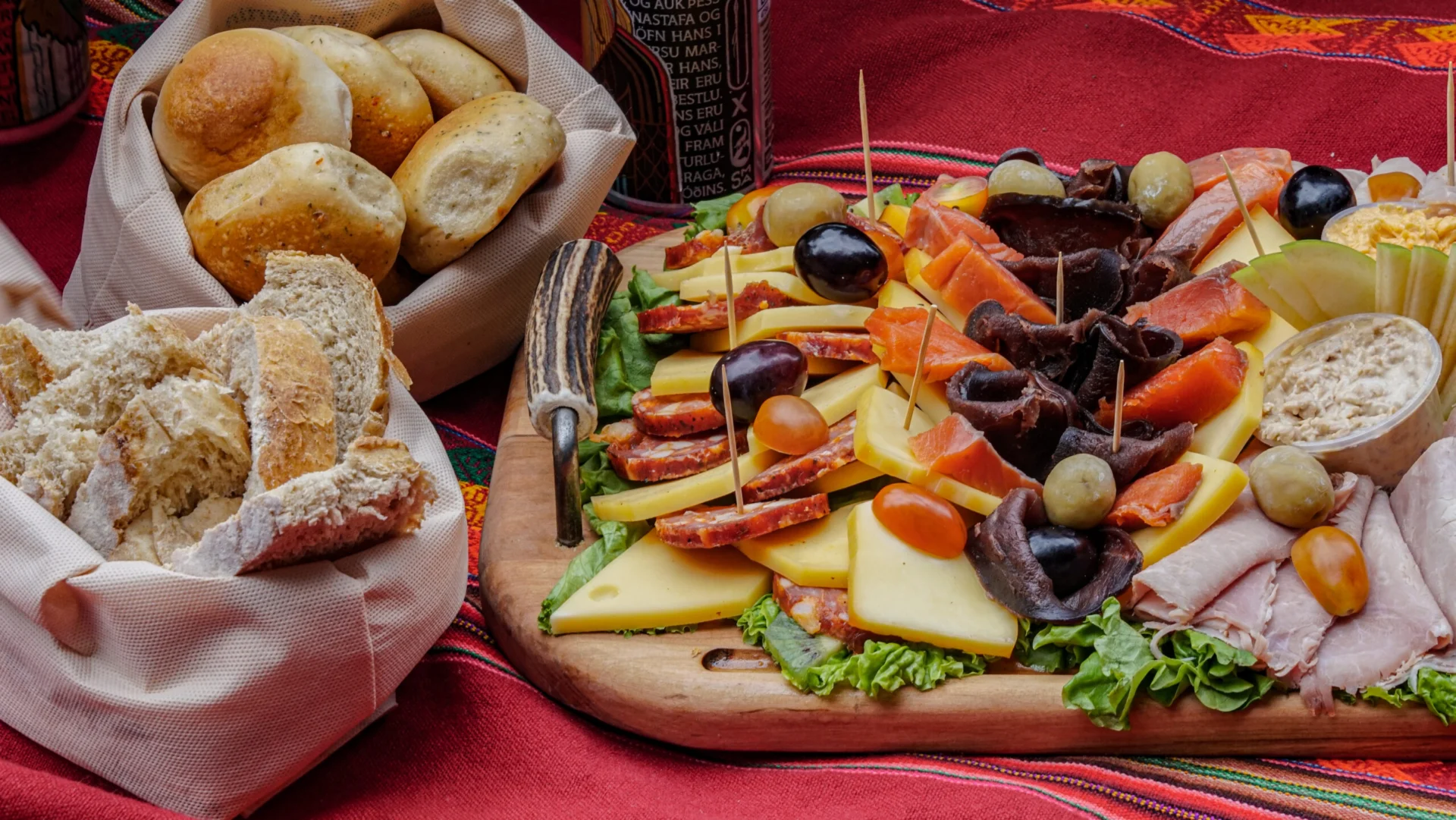 Picada de quesos y fiambres