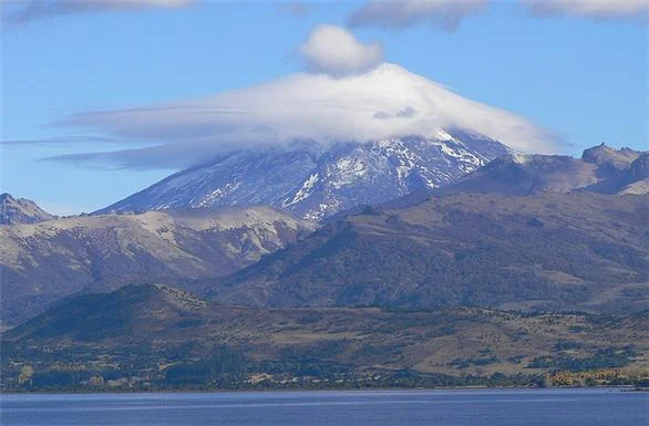 Huechulafquen y Volcán Lanín