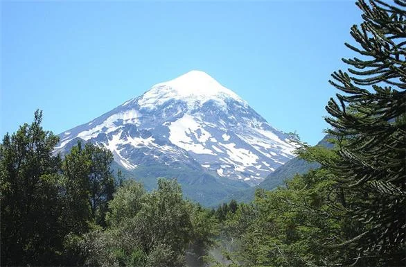 Huechulafquen y Volcán Lanín
