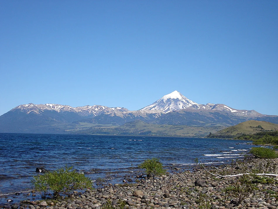 Huechulafquen y Volcán Lanín