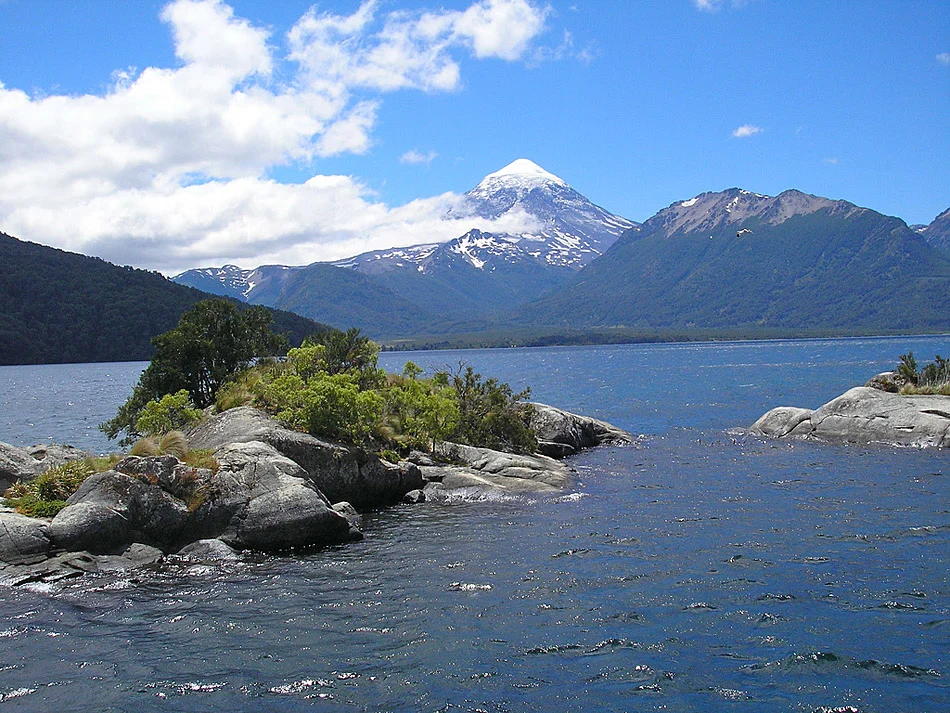 Huechulafquen y Volcán Lanín
