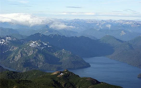 Lago Tromen y Volcán Lanín