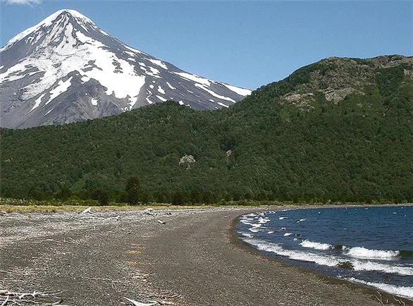 Lago Tromen y Volcán Lanín