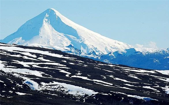 Lago Tromen y Volcán Lanín