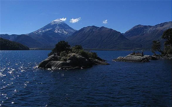 Lago Tromen y Volcán Lanín