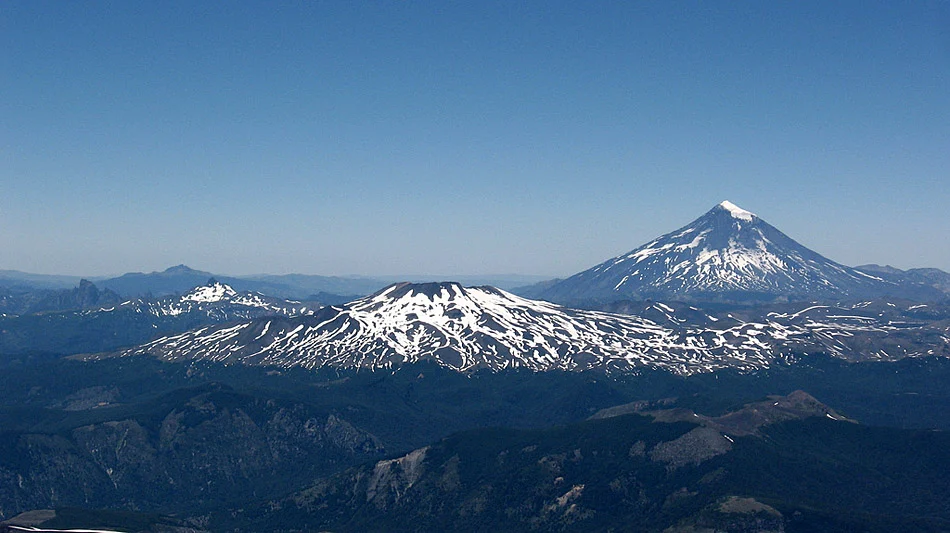 Lago Tromen y Volcán Lanín