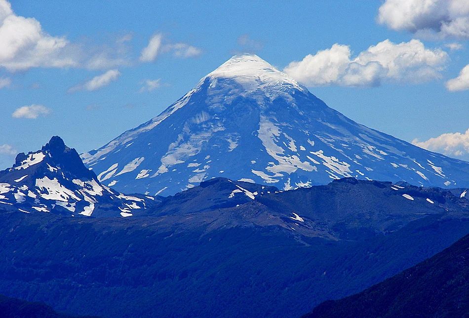 Lago Tromen y Volcán Lanín