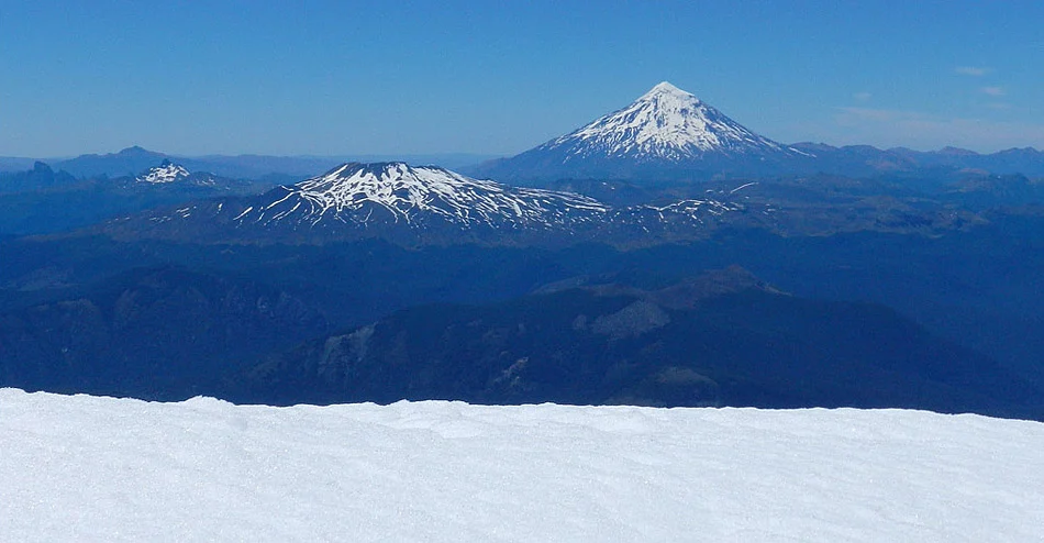 Lago Tromen y Volcán Lanín