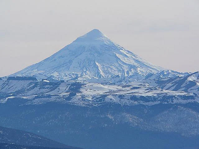 Lago Tromen y Volcán Lanín