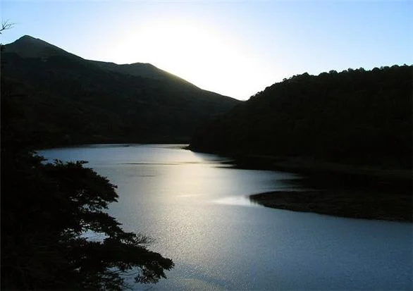 Lago Curruhué y Lahuen-co, Termas de Epulafquen