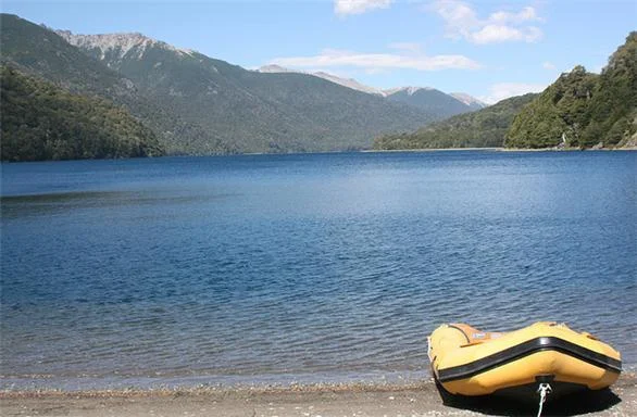 Lago Curruhué y Lahuen-co, Termas de Epulafquen
