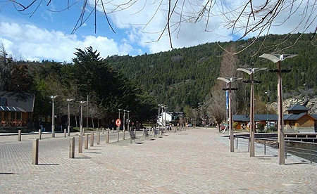 Costanera del lago Lácar