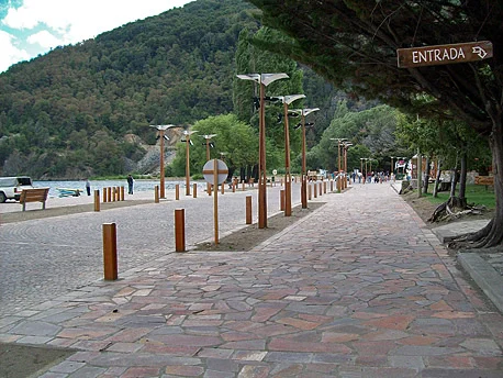 Costanera del lago Lácar