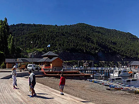 Costanera del lago Lácar