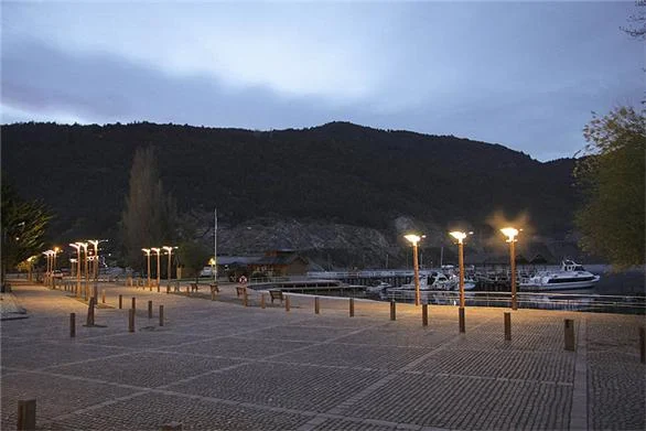 Costanera del lago Lácar