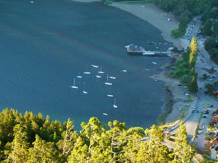 Costanera del lago Lácar