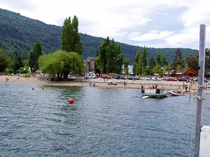 Costanera del lago Lácar