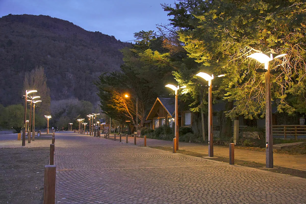 Costanera del lago Lácar